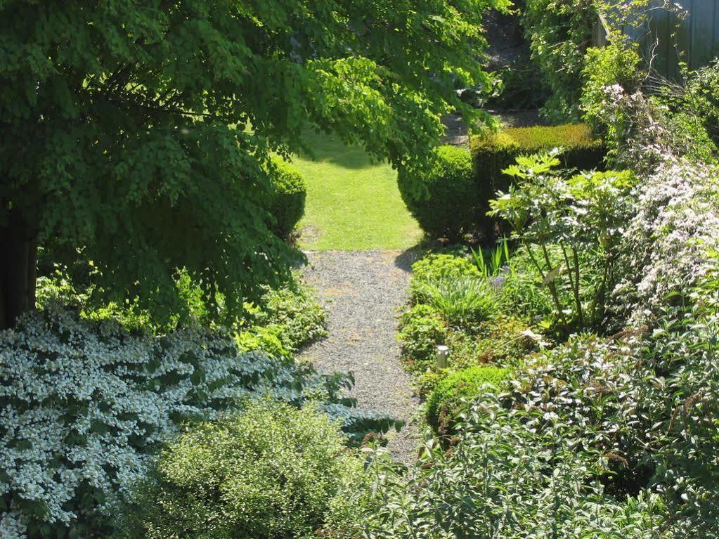 Russell House Bed & Breakfast *
